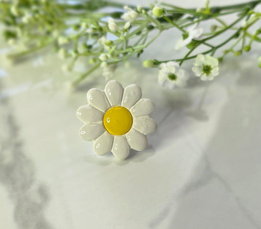 Daisy lapel/bag pin - Little Shop by Dr. F
